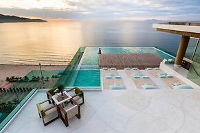 Exclusive 120sqm 2bdr Corner Suite Rooftop Pool