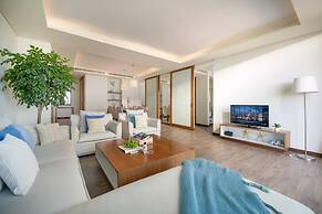 Exclusive 120sqm 2bdr Corner Suite Rooftop Pool