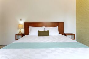 TwoSpaces Living at Saren Guest House