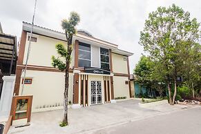 OYO Life 2735 Graha Nirwana