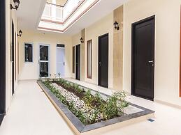 OYO Life 2735 Graha Nirwana