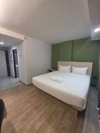 Prom Hotel