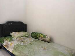 OYO Life 2678 Manyar Guest House