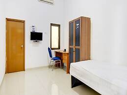 OYO Life 89990 Kost Waterfront 75 Sub