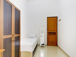 OYO Life 89990 Kost Waterfront 75 Sub