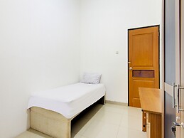 OYO Life 89990 Kost Waterfront 75 Sub