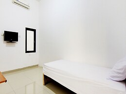 OYO Life 89990 Kost Waterfront 75 Sub