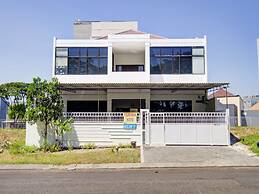 OYO Life 89990 Kost Waterfront 75 Sub