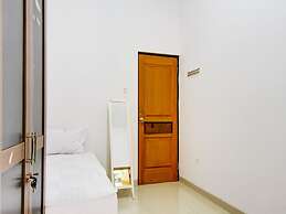 OYO Life 89990 Kost Waterfront 75 Sub