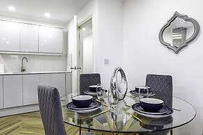 Spacious and Beautiful Apartment In Hanwell