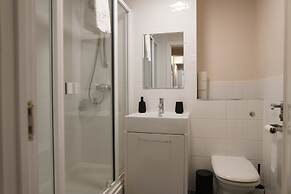 Lady Jane Court by Paymán Club