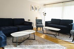 Lady Jane Court by Paymán Club