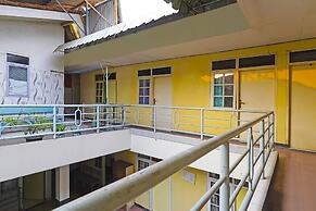 OYO Life 92694 Kost Nino