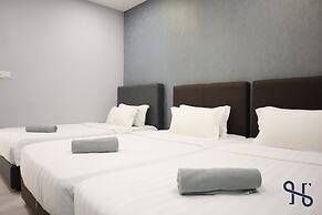 Homesuite' Home at Sutera Avenue