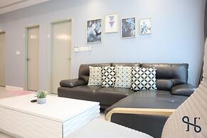 Homesuite' Home at Sutera Avenue