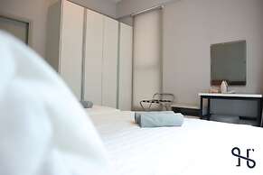 Homesuite' Home at Sutera Avenue