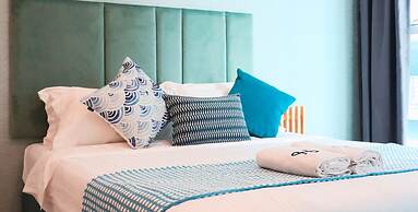 Homesuite' Home at Sutera Avenue