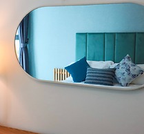 Homesuite' Home at Sutera Avenue