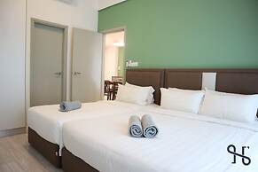 Homesuite' Home at Sutera Avenue