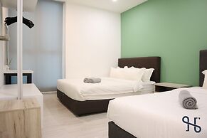 Homesuite' Home at Sutera Avenue