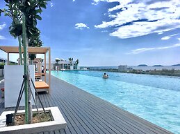 Homesuite' Home at Sutera Avenue