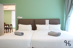 Homesuite' Home at Sutera Avenue