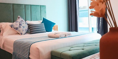 Homesuite' Home at Sutera Avenue