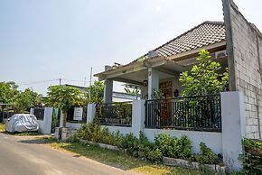 SPOT ON 93210 Griya Kos Kanjeng Mami Syariah