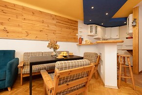 Warsaw Apartment City View by Renters