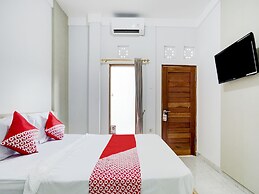 OYO Flagship 90756 Melasti Hills Room & Cafe