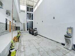 OYO Flagship 90756 Melasti Hills Room & Cafe