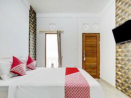 OYO Flagship 90756 Melasti Hills Room & Cafe