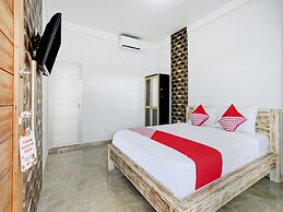 OYO Flagship 90756 Melasti Hills Room & Cafe