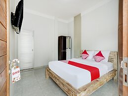 OYO Flagship 90756 Melasti Hills Room & Cafe