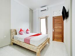 OYO Flagship 90756 Melasti Hills Room & Cafe