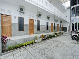 OYO Flagship 90756 Melasti Hills Room & Cafe