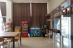 Super OYO 93205 Kusuma Hotel And Convention Hall