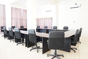 Super OYO 93205 Kusuma Hotel And Convention Hall