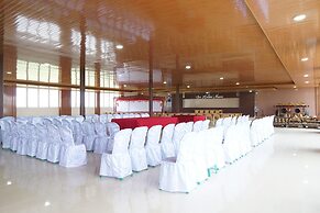 Super OYO 93205 Kusuma Hotel And Convention Hall