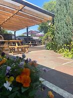 Horse and Hound Country Inn