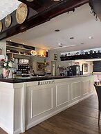 Horse and Hound Country Inn