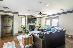 Atlanta Forest Sanctuary 5 Bedroom Home by RedAwning