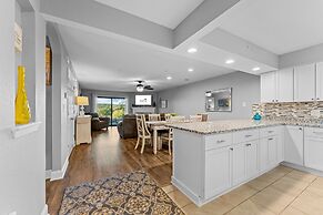 Swanky Sanctuary 2 Bedroom Condo by RedAwning