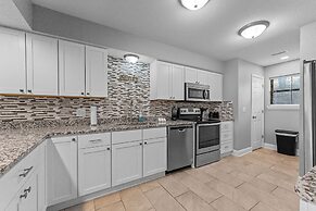 Swanky Sanctuary 2 Bedroom Condo by RedAwning