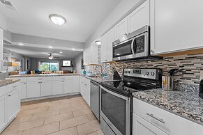 Swanky Sanctuary 2 Bedroom Condo by RedAwning