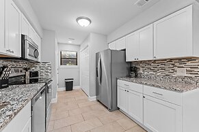 Swanky Sanctuary 2 Bedroom Condo by RedAwning