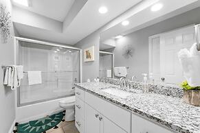 Swanky Sanctuary 2 Bedroom Condo by RedAwning