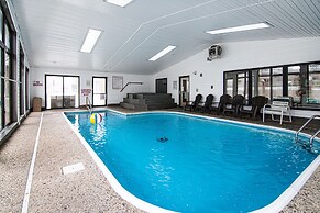 Swanky Sanctuary 2 Bedroom Condo by RedAwning