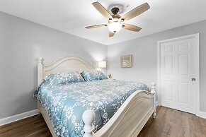 Swanky Sanctuary 2 Bedroom Condo by RedAwning