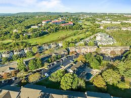 Swanky Sanctuary 2 Bedroom Condo by RedAwning